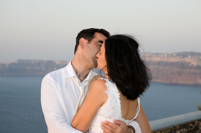 bride-and-groom-kissing