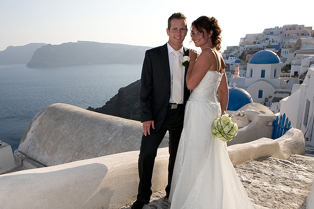 newlyweds-in-oia