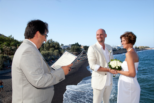 beach weddings in santorini