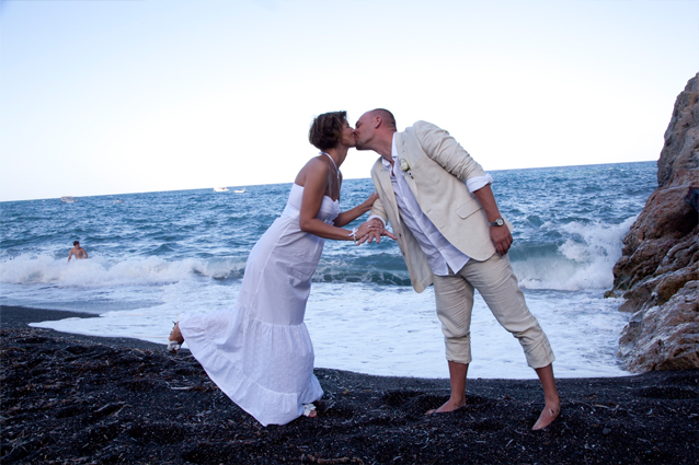 beach weddings in santorini