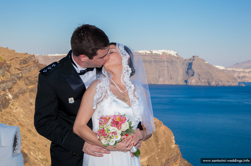 Santorini Weddings / Lava Oias