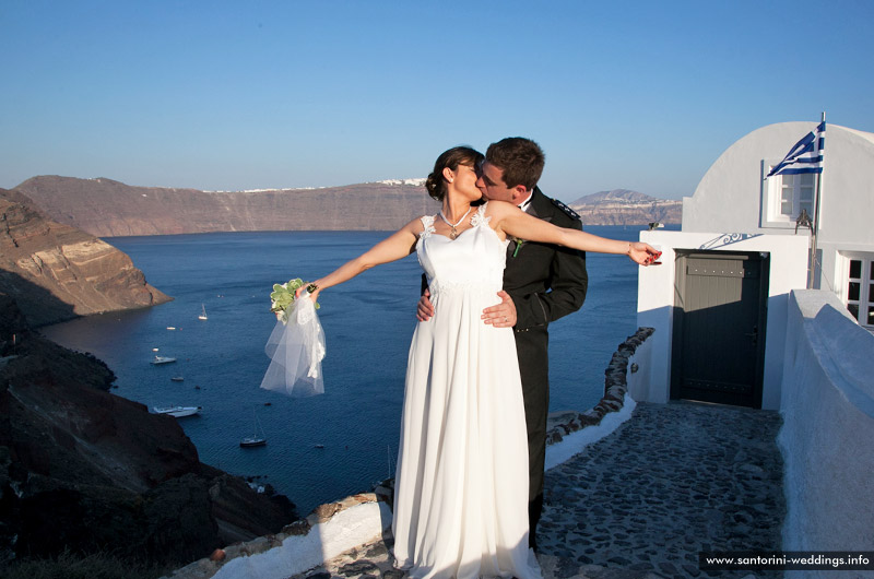 Santorini Weddings / Lava Oias