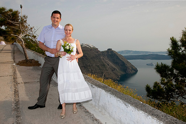 couple and skaros view